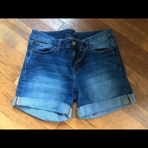 Gap shorts with cuff. 10/30.